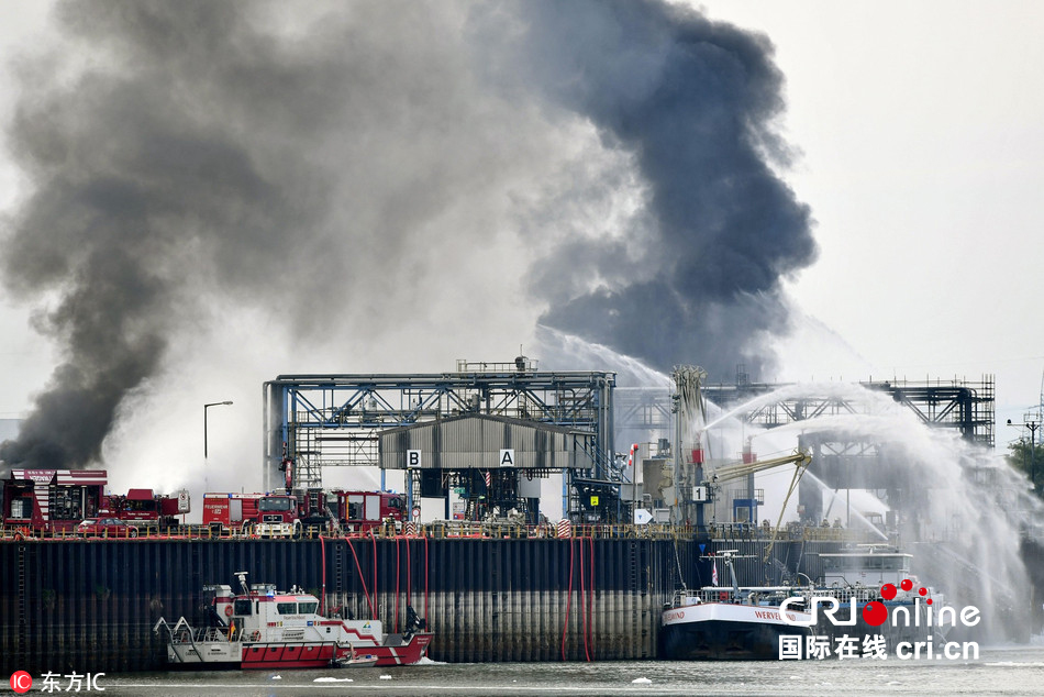 当地时间2016年10月17日，德国路德维希港，位于路德维希港的巴斯夫(BASF)化学工厂发生爆炸，造成数人受伤和失踪。东方IC